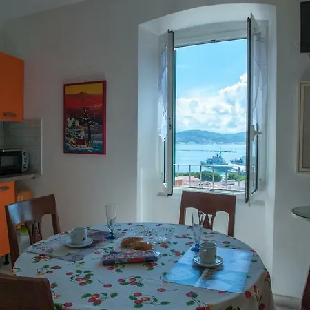 Honeymoon Apartment *